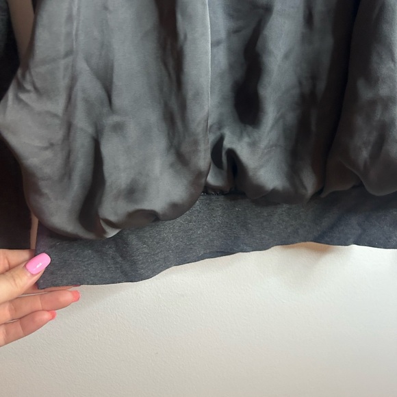 URTHEONE size S long sleeve gray blouse with silk front and flower accent - Picture 4 of 8